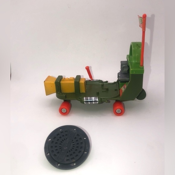 80S TMNT Accessory Set Cheapskate w Sewer Cover Sheild & Flag 100% Complete Set - Picture 6 of 7